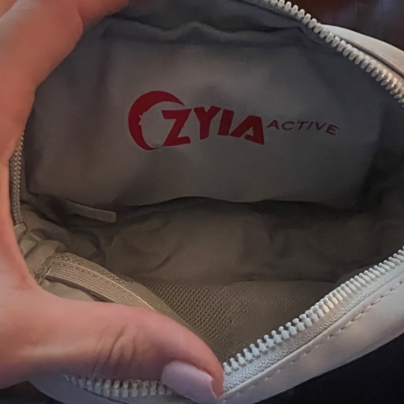 Limited Edition Zyia Crossbody - NEW - Picture 3 of 3